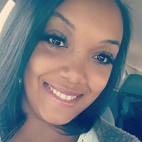 Meet your Posher, Jalaura - Picture 2 of 3